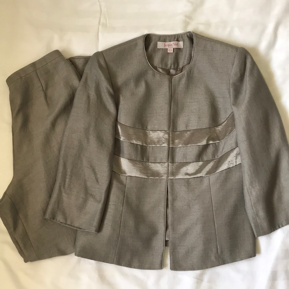 Jacques Vert collarless faux silk jacket&pants suit in greyish green